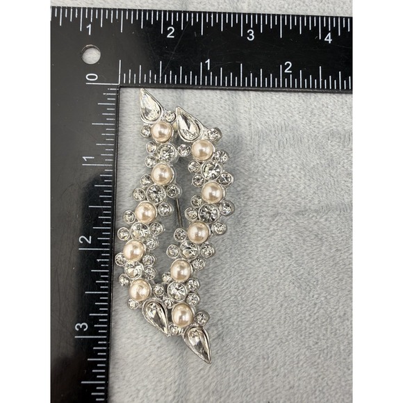 Vintage Brooch Lot Of 2 Rhinestone Faux Pearl Silver Tone - Picture 7 of 8